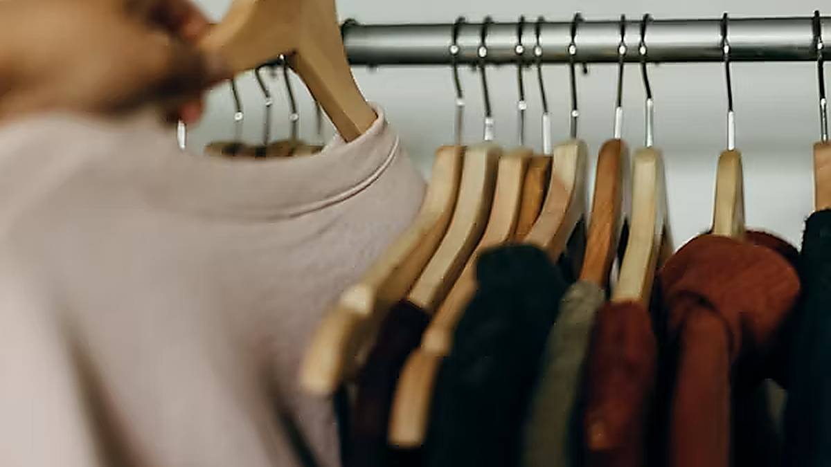 Rajender Mart — cloth and finishing